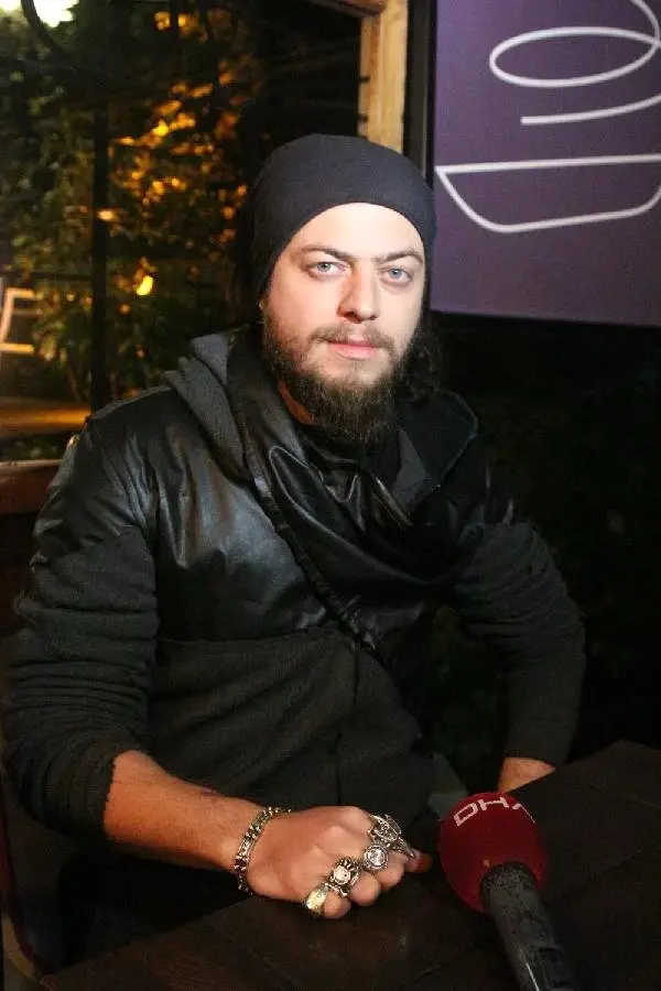 Ölümden Dönen İllüzyonist Aref Ghafour, İntihara Kalkışan 3 Çocuk Babası Adamın Hayatını Kurtardı