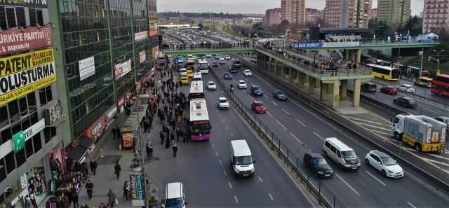 Şirinevler'de Otobüs Durağı Trafiği Havadan Görüntülendi