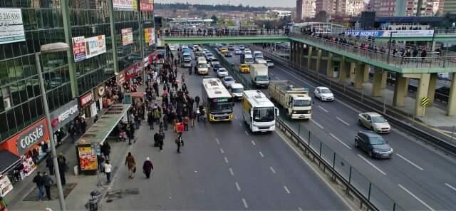 Şirinevler'de Otobüs Durağı Trafiği Havadan Görüntülendi