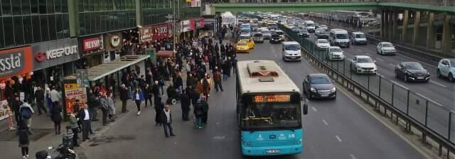 Şirinevler'de Otobüs Durağı Trafiği Havadan Görüntülendi