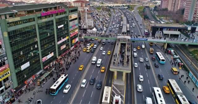 Şirinevler'de Otobüs Durağı Trafiği Havadan Görüntülendi