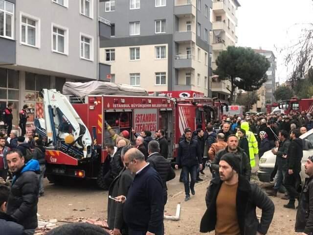 İstanbul Kartal'da 8 Katlı Bina Çöktü! 2 Kişi Öldü, 7 Kişi Yaralı Olarak Kurtarıldı