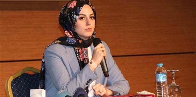 2. Abdülhamid'in Torunu Nilhan Osmanoğlu, Tepki Çeken Sözleriyle İlgili Açıklama Yaptı