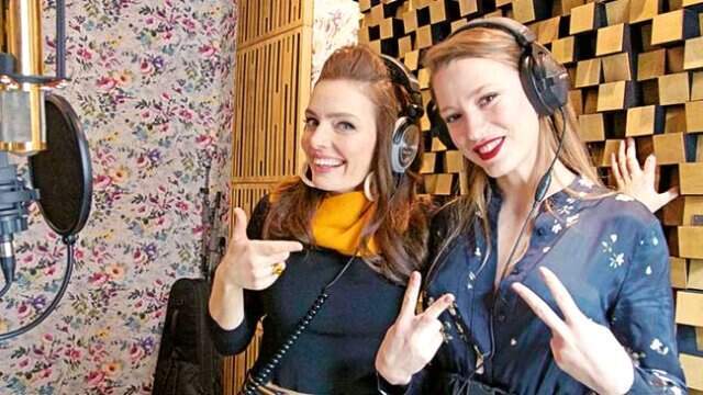 Alice Müzikali İçin Şarkı Söyleyen Serenay Sarıkaya, Sesiyle Büyüledi
