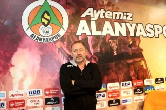 <a class='keyword-sd' href='/aytemiz-alanyaspor/' title='Aytemiz Alanyaspor'>Aytemiz Alanyaspor</a> Teknik Direktörü Sergen Yalçın: Ozan Tufan'ı Futbolcu Olduğuna İkna Etmeye Çalışıyoruz