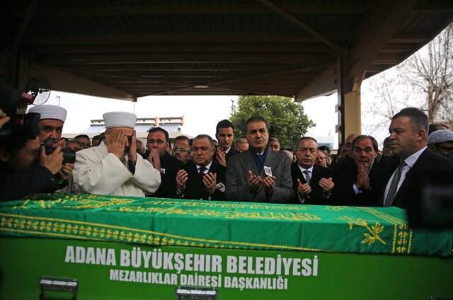 Fatih Terim'in Babası Talat Terim, Son Yolculuğuna Uğurlandı Fatih Terim'in Babası Talat Terim, Son Yolculuğuna Uğurlandı