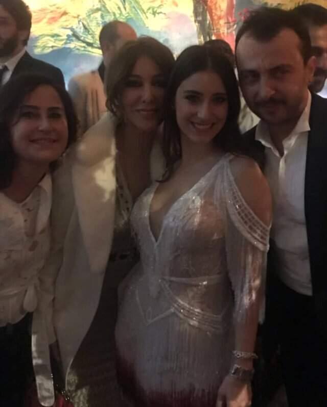 Hazal Kaya ve Ali Atay Düğünlerinde Nikah Şekeri Yerine Davetliler İçin Bir Derneğe Bağış Yaptı