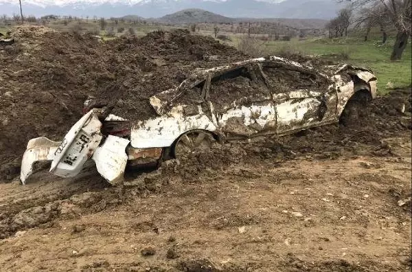 PKK'lı Teröristlerin Çaldığı Lüks Otomobil, Toprağa Gömülü Bulundu