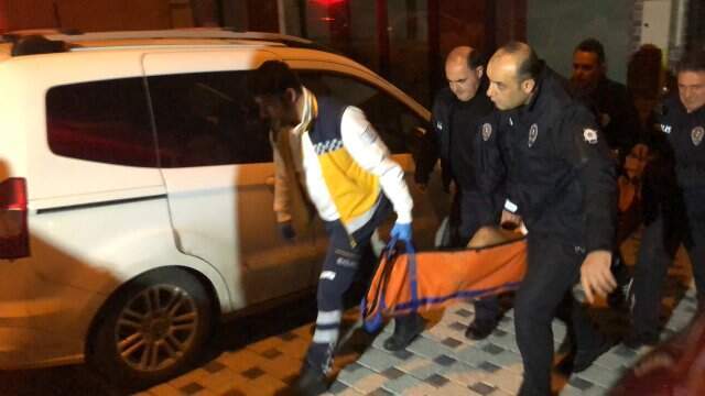 Sevgilisiyle Tartışırken Sinir Krizi Geçiren Genç Kız, Karnına Sapladığı Bıçakla Hastaneye Kaldırıldı Sevgilisiyle Tartışırken Sinir Krizi Geçiren Genç Kız, Karnına Sapladığı Bıçakla Hastaneye Kaldırıldı
