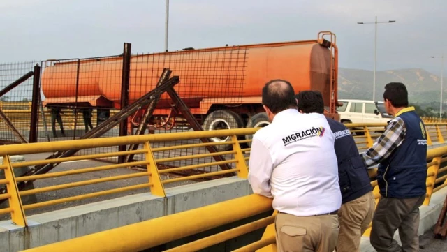 Venezuela Krizi: İnsani Yardımın Geleceği Yollar Tankerler ve Konteynerlerle Kesildi