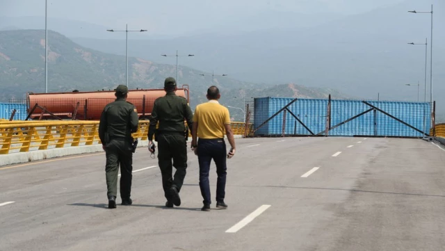 Venezuela Krizi: İnsani Yardımın Geleceği Yollar Tankerler ve Konteynerlerle Kesildi