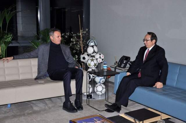 Japonya İstanbul Başkonsolosu Nishimaki'den Fikret Orman'a Ziyaret Japonya İstanbul Başkonsolosu Hisao Nishimaki'den Fikret Orman'a Ziyaret