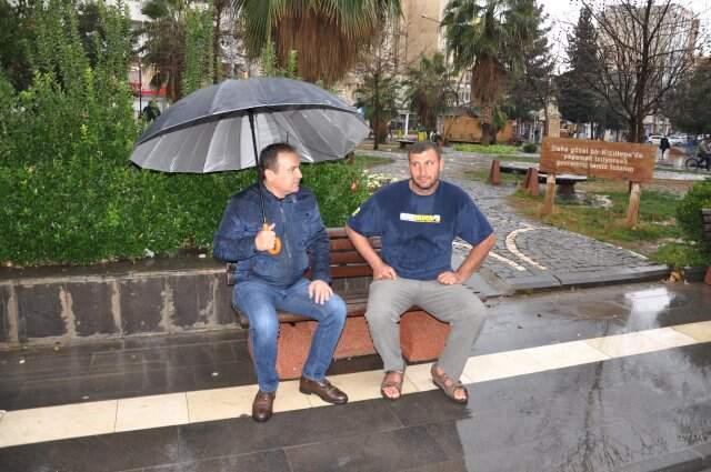 Kış Ortasında Tişörtle Gezen Vatandaşın Hastalığına Tanı Konulamıyor