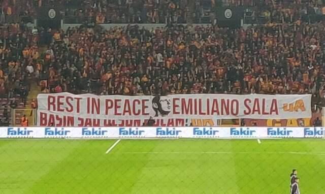 Galatasaray Tribünlerinden Anlamlı Pankartlar!