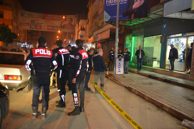 AK Parti Seçim Bürosuna Kimliği Belirsiz Kişilerce Molotoflu Saldırı Düzenlendi