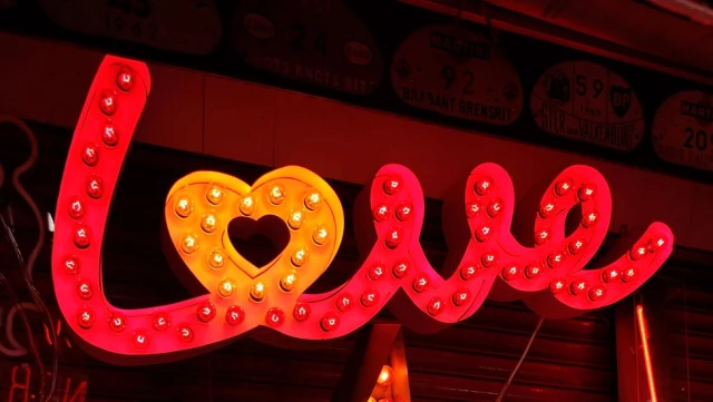 Bir 14 Şubat Sevgililer Günü Manifestosu: Kahrolsun Aşk!