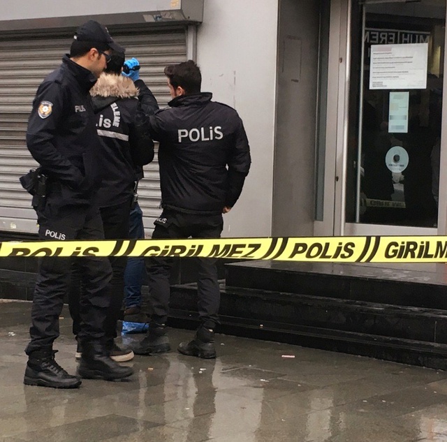 Borcunu Ödeyemeyen Müşteri, Yaylım Ateşine Tuttuğu Bankanın Müdürünü Vurdu