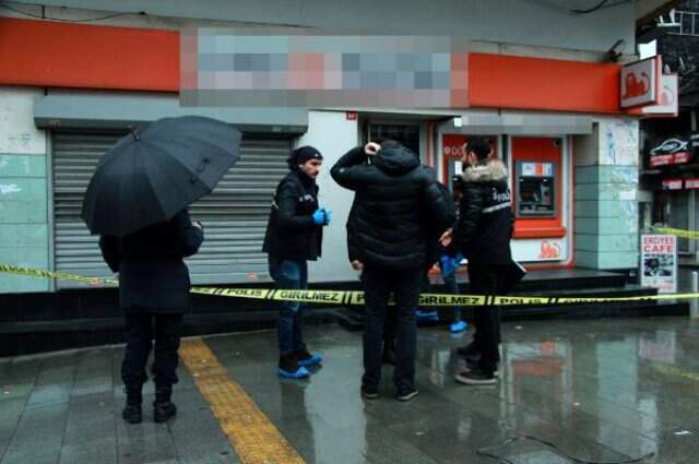 Borcunu Ödeyemeyen Müşteri, Yaylım Ateşine Tuttuğu Bankanın Müdürünü Vurdu Borcunu Ödeyemeyen Müşteri, Yaylım Ateşine Tuttuğu Bankanın Müdürünü Vurdu