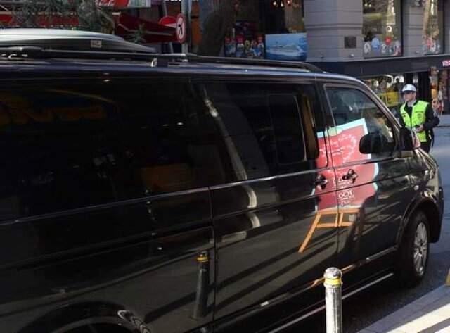 Hadise'nin Şoförü Aracı Uygunsuz Yere Çektiği İçin Ceza Yedi