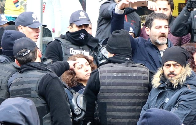 HDP'li Milletvekili, Polis Memurunun Kolunu Isırdı