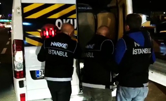 Okul Servisiyle Uyuşturucu Sevkiyatı Yapan Zehir Tacirleri Kıskıvrak Yakalandı