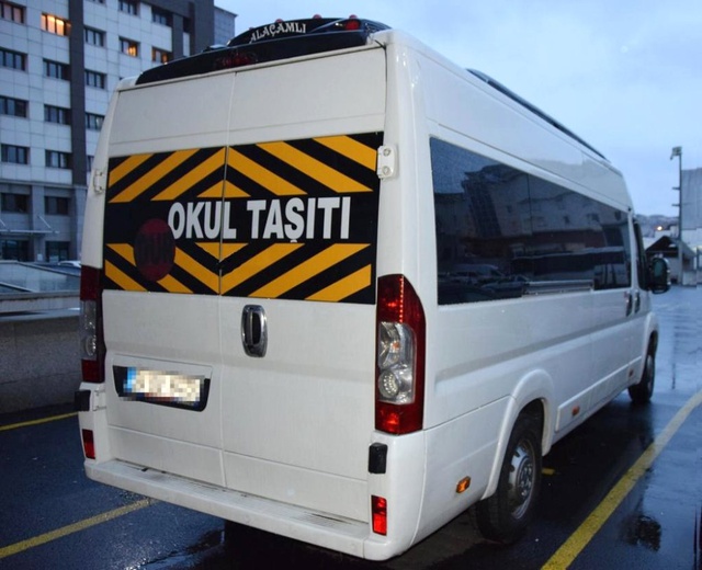 Okul Servisiyle Uyuşturucu Sevkiyatı Yapan Zehir Tacirleri Kıskıvrak Yakalandı