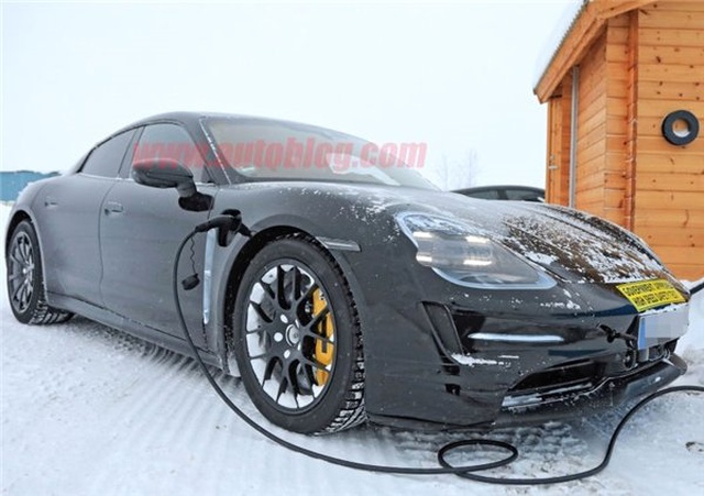 Porsche'nin Türkçe İsme Sahip Elektrikli Otomobili Taycan'a Ait Yeni Fotoğraflar Ortaya Çıktı