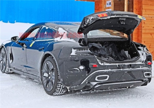 Porsche'nin Türkçe İsme Sahip Elektrikli Otomobili Taycan'a Ait Yeni Fotoğraflar Ortaya Çıktı