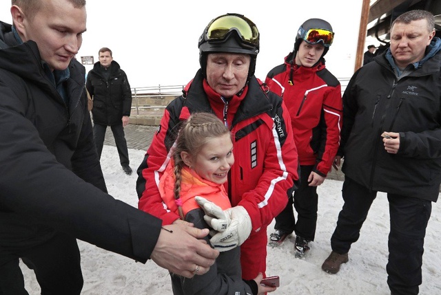 Rusya'nın 66 Yaşındaki Devlet Başkanı Putin, Kayak Performansıyla Gençlere Taş Çıkarttı