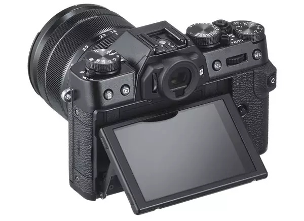 Fujifilm, Hem Fiyatı Hem Boyutu Küçülttüğü Yeni Fotoğraf Makinesini Tanıttı