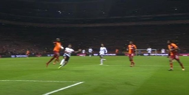 Galatasaray-Benfica Maçında Tartışmalı Penaltı Kararı