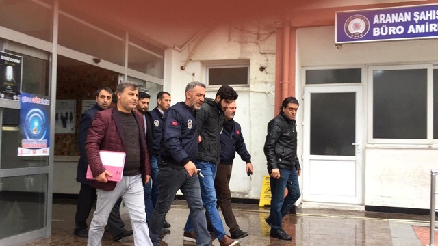 İki Çocuk Annesi Kadını Öldürüp Altınlarını Çalan Dayı-Yeğen, Parayla Alem Yaptı