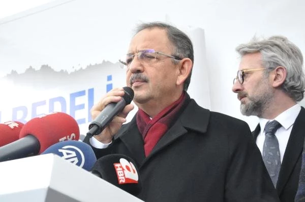 Özhaseki, Kılıçdaroğlu'ndan Kazandığı Tazminatla Ankara'da Vatandaşlara Döner Dağıttı