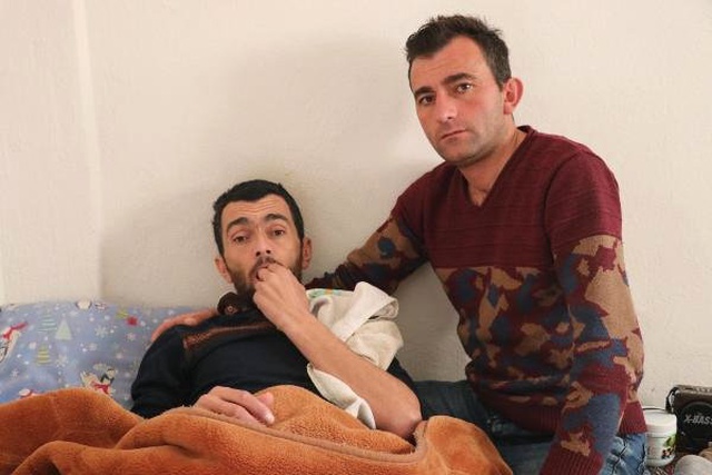 Tanısı Konulamayan Hastalığı Nedeniyle Elini Ağzından Çıkaramıyor