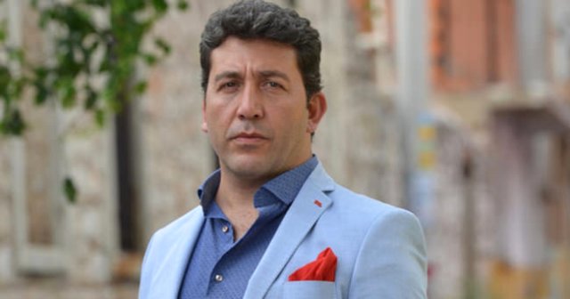 Ünlü Oyuncu Emre Kınay, İstanbul Kadıköy Belediye Başkan Adayı Oldu