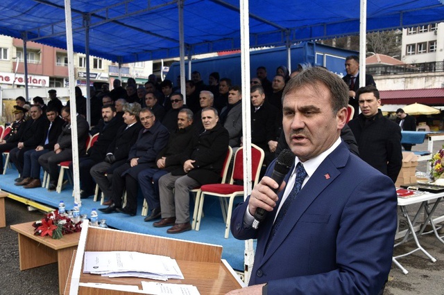 Belediye Başkanı, Kurtuluş Törenine At Üzerinde Geldi