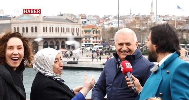 Binali Yıldırım Vapur Kullandı, Martılara Simit Attı Binali Yıldırım Vapur Kullandı, Martılara Simit Attı