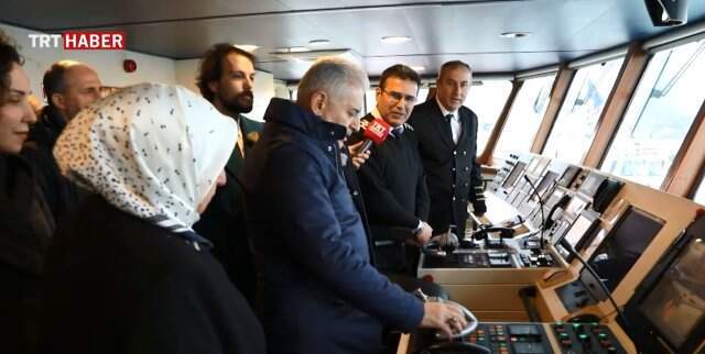 Binali Yıldırım Vapur Kullandı, Martılara Simit Attı Binali Yıldırım Vapur Kullandı, Martılara Simit Attı