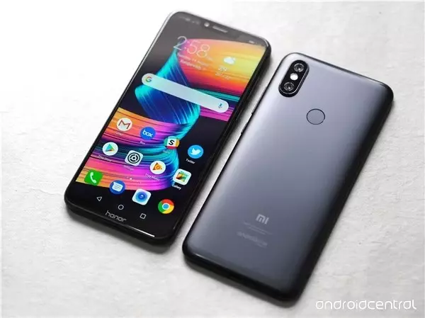 Çinliler Birbirine Girdi: Redmi ve Honor'un Savaşı Başladı