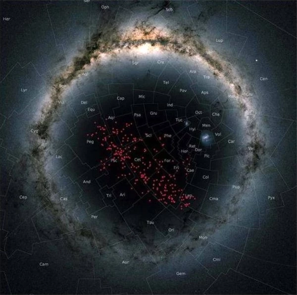 Bilim İnsanları, Yıldız Kümelerini İnceleyerek Samanyolu Galaksisi'ndeki Yerçekimini Anlamaya...
