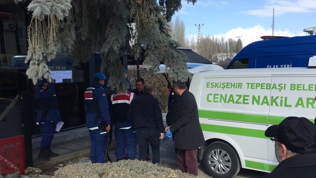 Fahri Konsolos, Güvenlik Görevlisinin Silahıyla Başına Ateş Ederek İntihar Etti