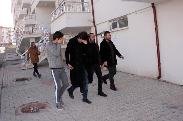 Fuhuş Operasyonunda Yakalanan 2 Erkeğin HIV Virüsü Taşıdıkları Ortaya Çıktı