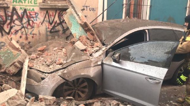İstanbul'da Yine Aynı Korku! Balat'ta 4 Katlı Bina Çöktü