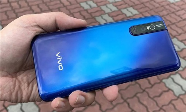 Vivo V15 Pro'nun Yeni Görselleri, Cihazın Tasarımını Her Açıdan Ortaya Koydu