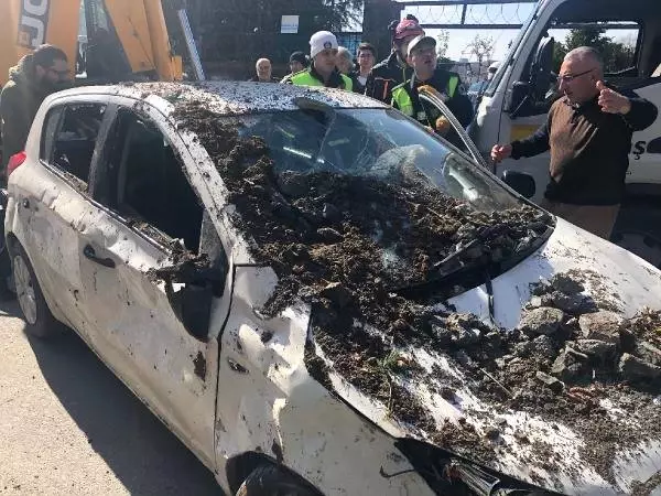 Beykoz'da İstinat Duvarı Araçların Üzerine Çöktü