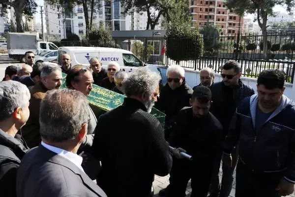 Oyuncu Mustafa Avkıran'ın Babası, Antalya'da Toprağa Verildi