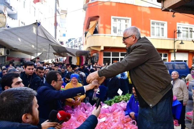 Ekrem İmamoğlu ile Pazar Esnafı Arasında Dikkat Çeken Sohbet