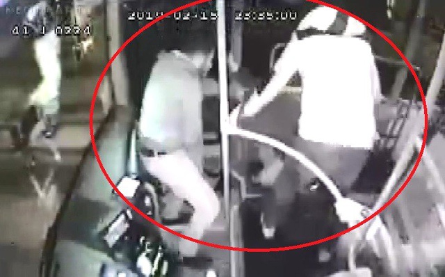 Genç Kızı Taciz Edip 