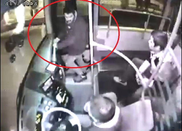 Genç Kızı Taciz Edip 