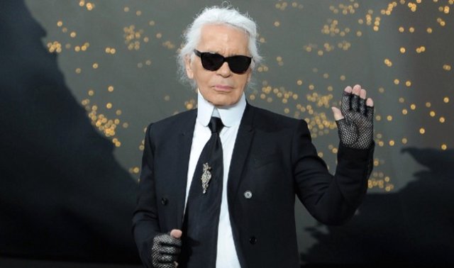 Dünyaca Ünlü Modacı Karl Lagerfeld Hayatını Kaybetti